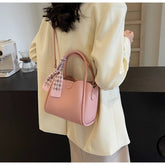 حقيبة يد ورديه اللون عملية بسعة مناسبة وشريط ملون - KSA